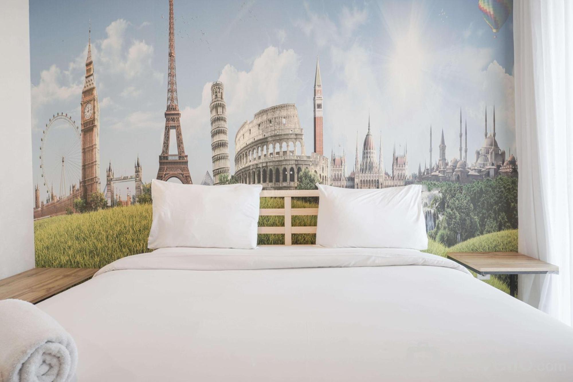 Minimalist And Comfort At Gold Coast By Travelio * Jakarta