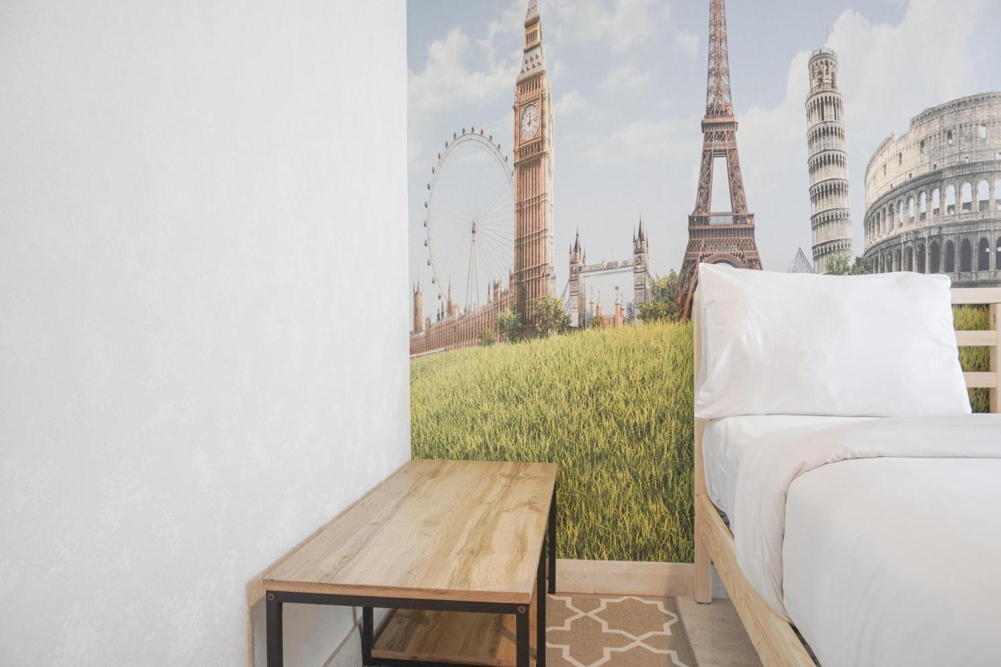 Minimalist And Comfort At Gold Coast By Travelio * Jakarta